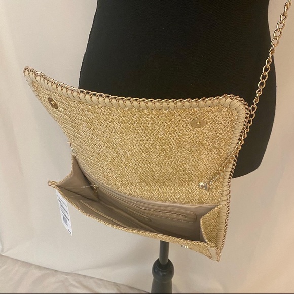 Phases woven gold chain purse. - Picture 2 of 4